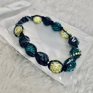 Fashionable crotchet and beads bracelets